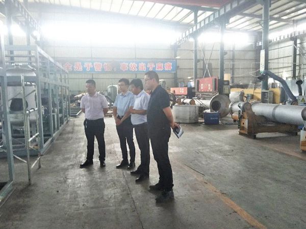 菏澤市高新區(qū)科技副主任曹萌博士親臨公司油氣回收生產(chǎn)車間